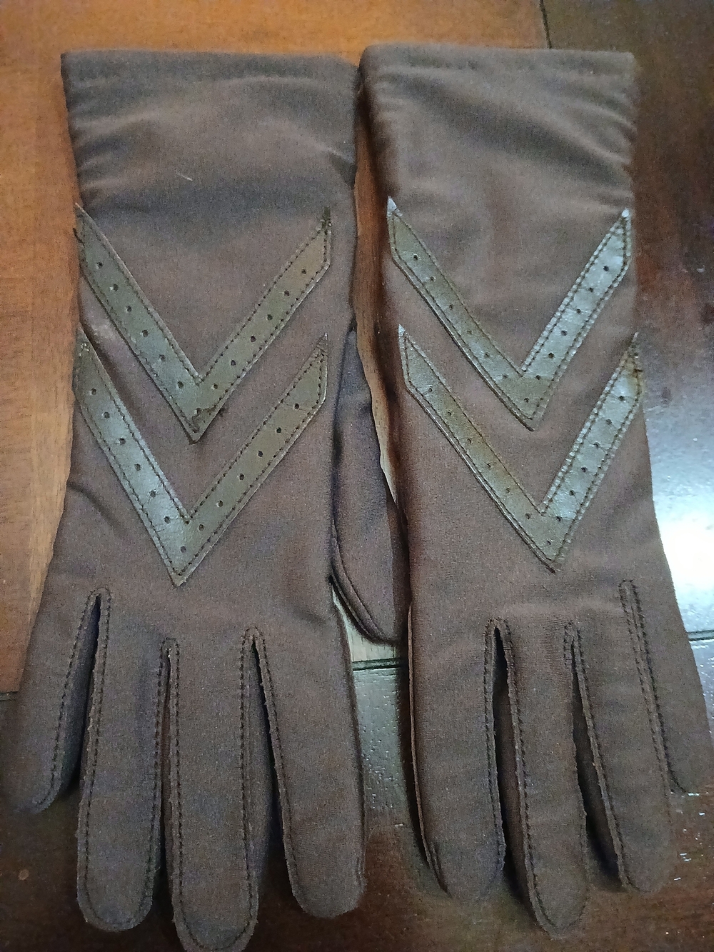 Women's Brown Vintage Leather Gloves with Chevron Detail, Stretchy